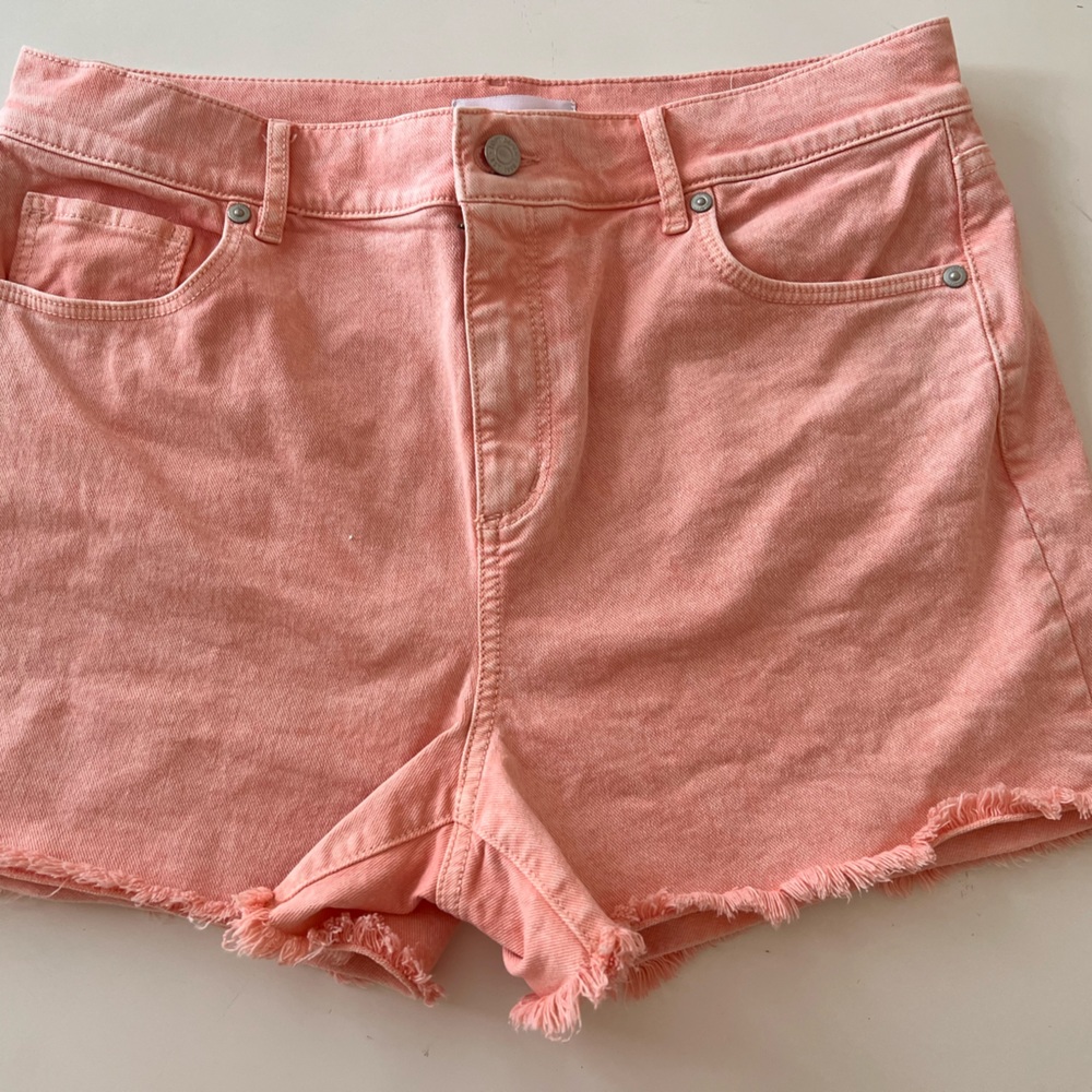 Women’s Ann Taylor loft cut off Jean shorts , pretty light peach color.
